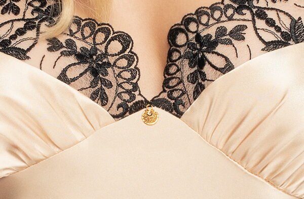 Mallory-II-champagne-details.jpg Mallory-II-champagne-details.jpg
